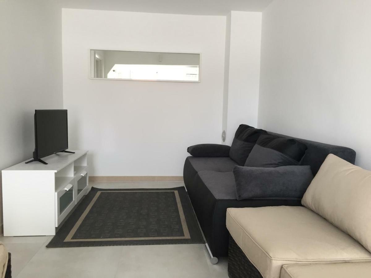 Fig Tree Apartment Повля Екстериор снимка