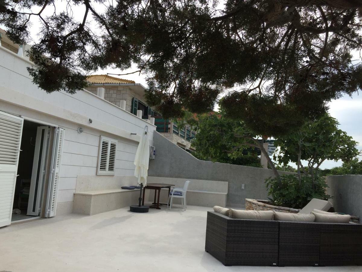 Fig Tree Apartment Повля Екстериор снимка