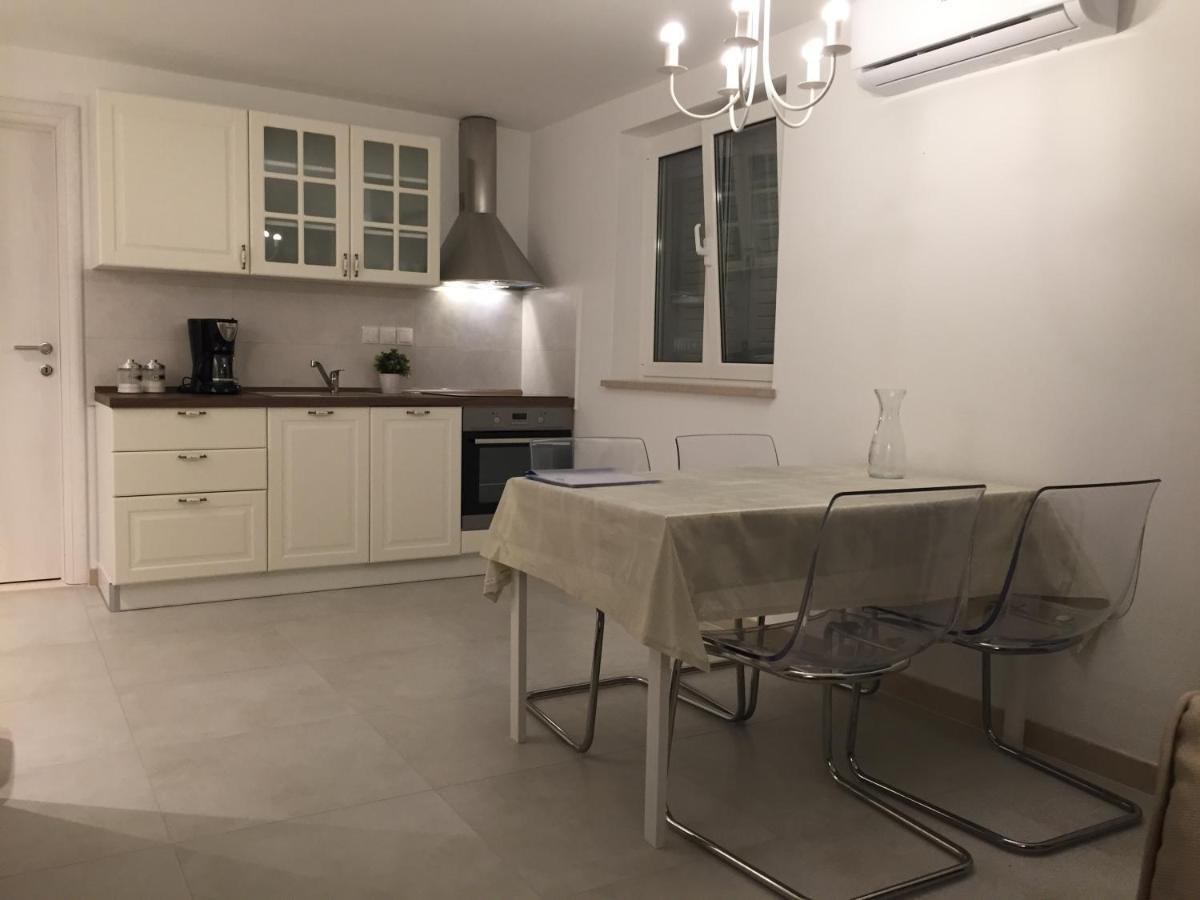 Fig Tree Apartment Повля Екстериор снимка